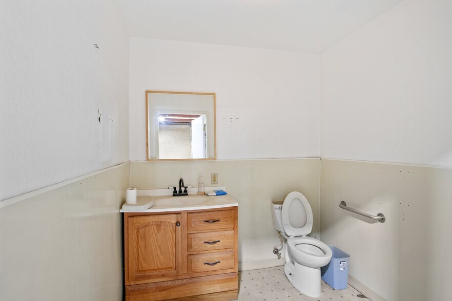 More Photos Of 460 Airpark Rd, Atwater Warehouse For Lease