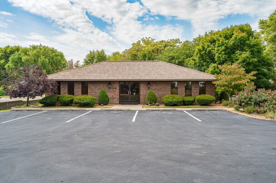 More Photos Of 4917 Maryville Rd, Granite City Office For Sale