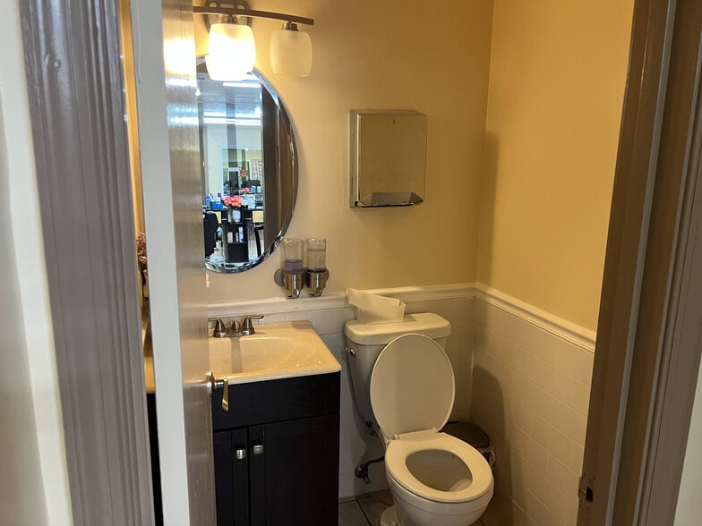 More Photos Of 1011-1121 Arlington Blvd, Arlington Apartments For Sale