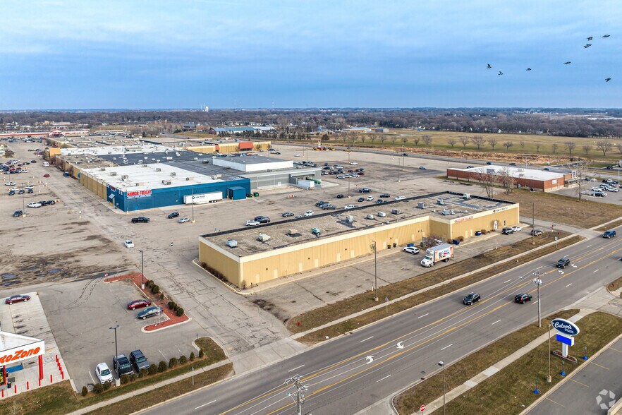 More Photos Of 1605 1st St S, Willmar Storefront For Lease