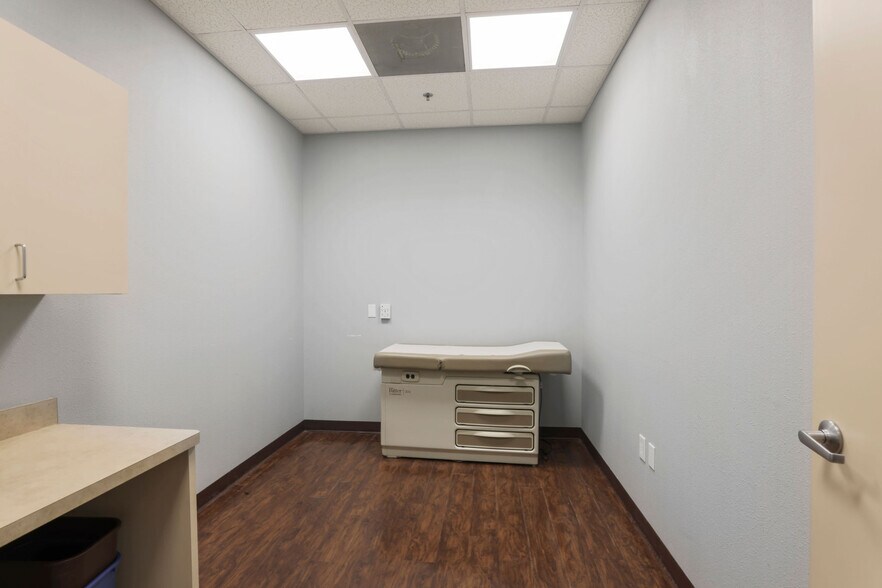 More Photos Of 118 Shenandoah Dr, The Woodlands Freestanding For Sale