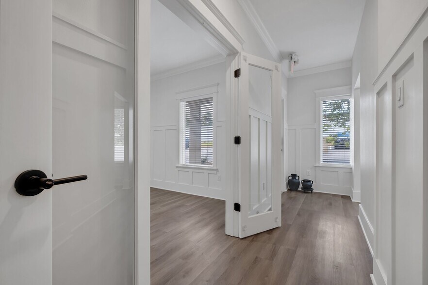More Photos Of 1725 Capital Cir NE, Tallahassee Medical For Sale