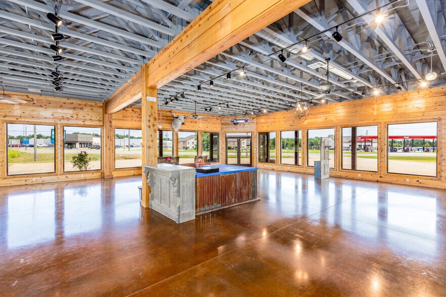 More Photos Of 1910 E Jackson St, Hugo Freestanding For Sale