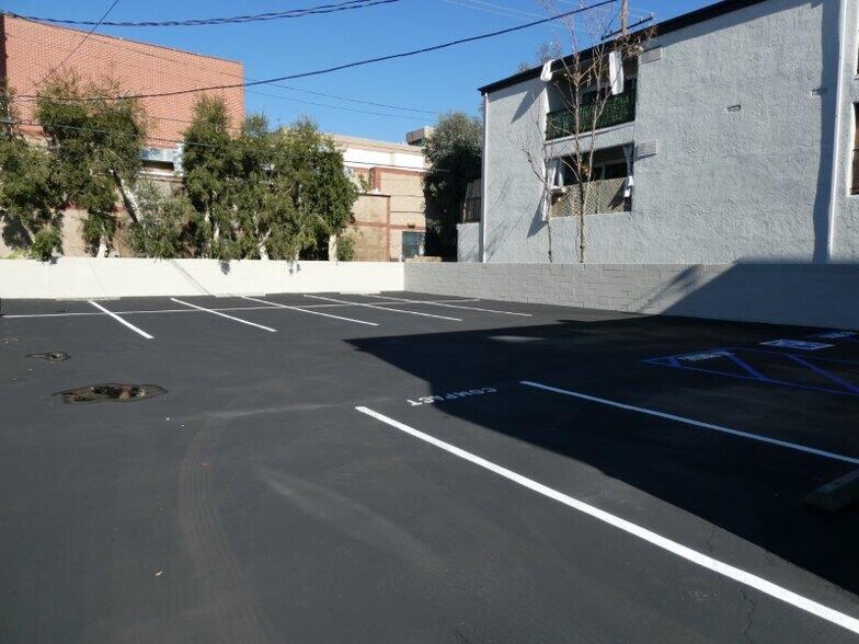 More Photos Of 447 W Burchett St, Glendale Office For Sale