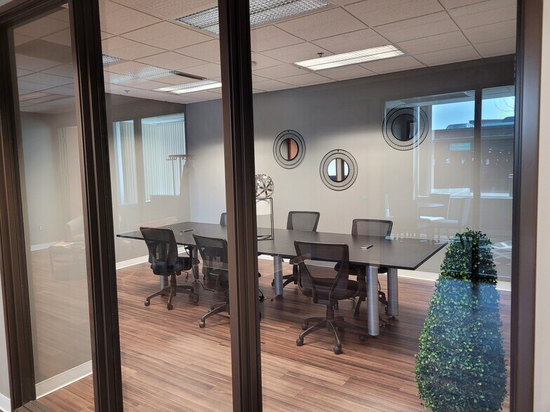 More Photos Of 340 E Big Beaver Rd, Troy Office For Lease
