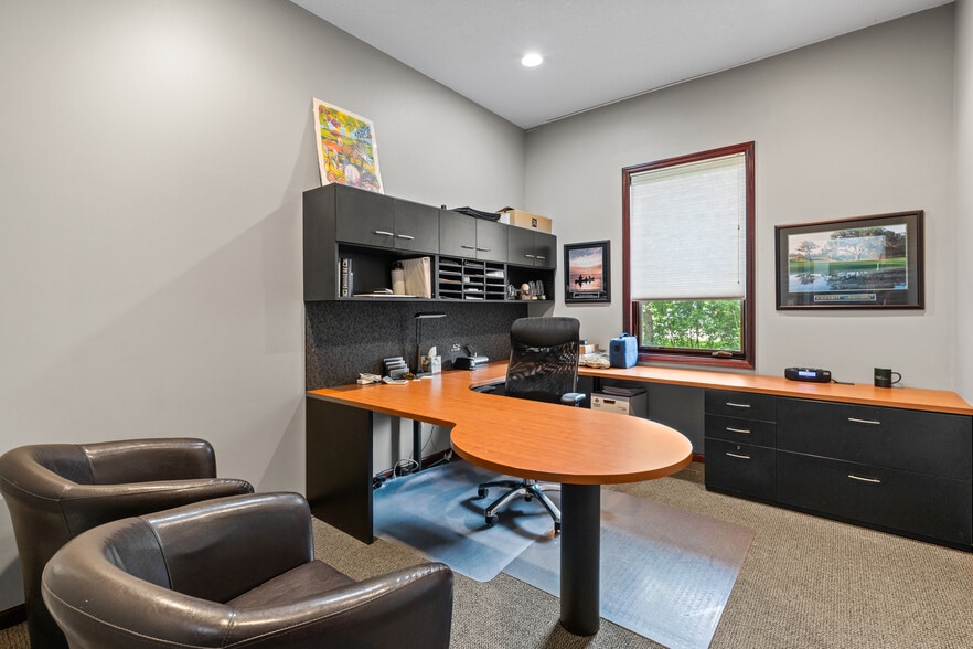 More Photos Of 9340 Hennepin Town Rd, Eden Prairie Office For Sale