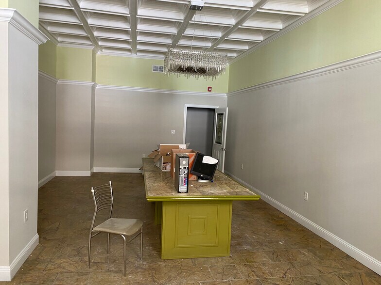 More Photos Of 2613 W Hunting Park Ave, Philadelphia Light Distribution For Lease
