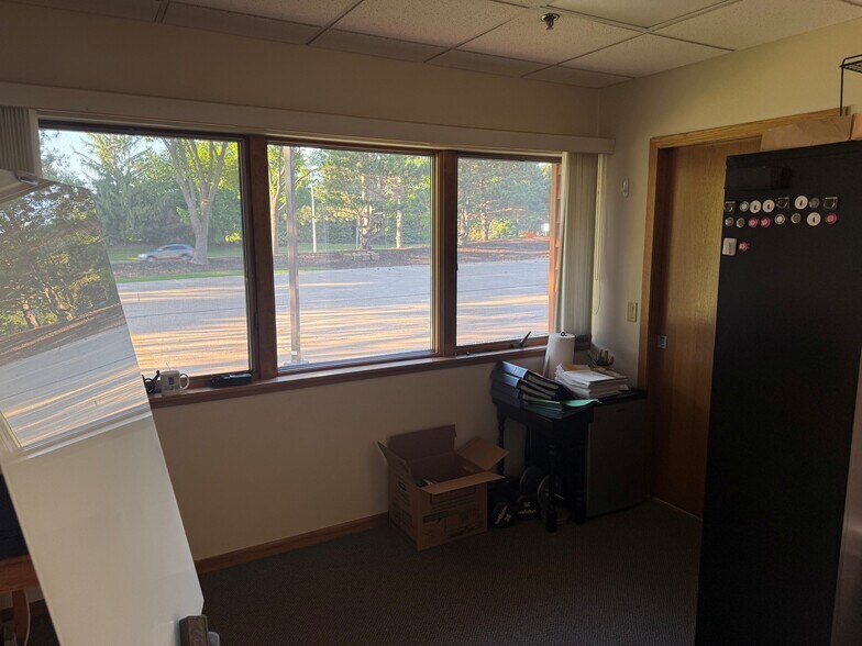 More Photos Of 5930 Seminole Centre Ct, Madison Office For Lease