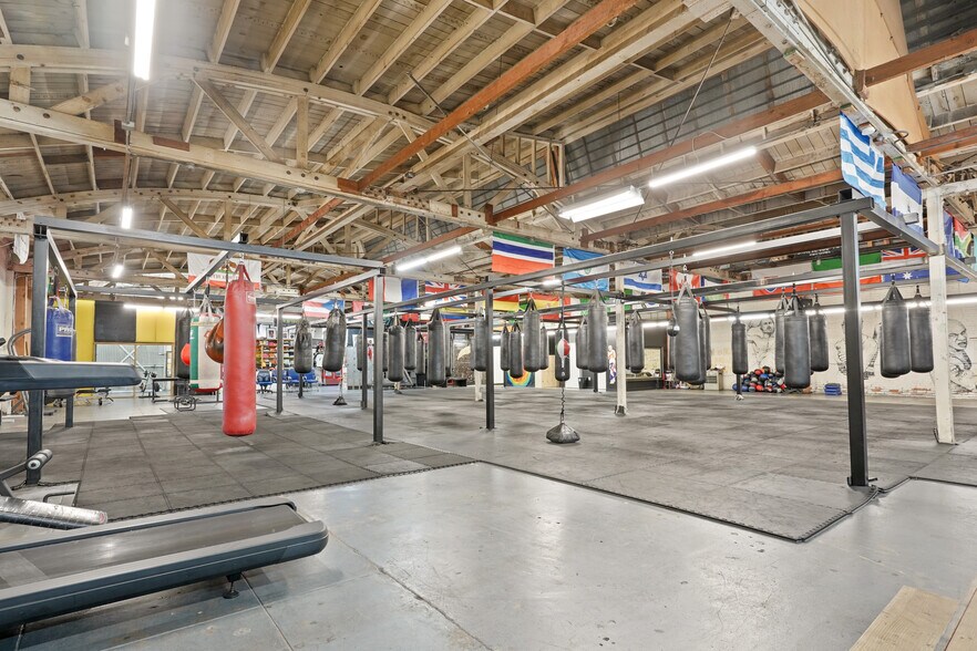 More Photos Of 3000-3006 S Main St, Los Angeles Manufacturing For Sale