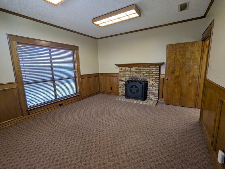 More Photos Of 304 Harwood Rd, Bedford Medical For Lease