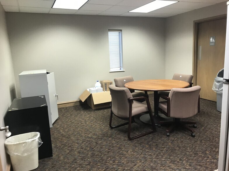 More Photos Of 2110-2120 S Broadway, Edmond Office For Lease