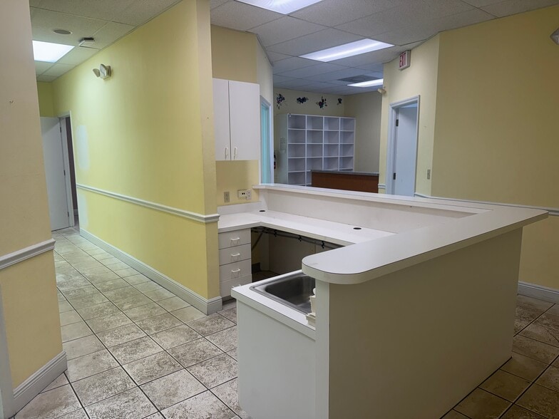 More Photos Of 3586 Aloma Ave, Winter Park Office For Sale