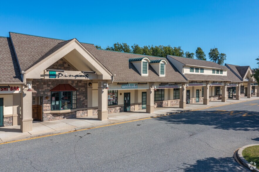 More Photos Of 201-218 Louviers Dr, Newark Freestanding For Lease