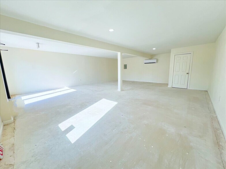 More Photos Of 7704 Irvington Blvd, Houston General Retail For Lease