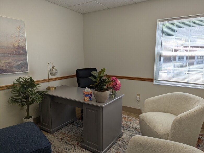 More Photos Of 1320 Corporate Dr, Hudson Medical For Lease