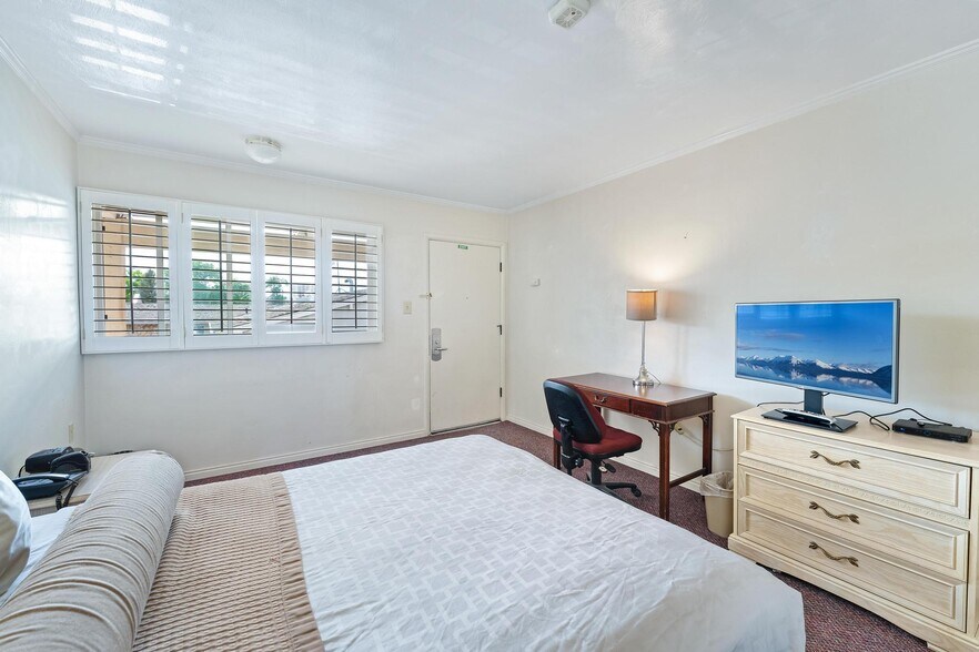 More Photos Of 423 W Main St, Vernal Hotel For Sale