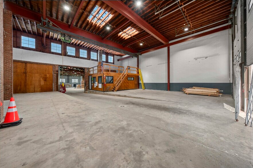 More Photos Of 1050 Elizabeth Ave, Elizabeth Warehouse For Lease