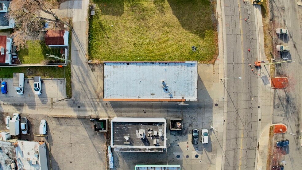 More Photos Of 7120 Chase Rd, Dearborn Flex For Lease