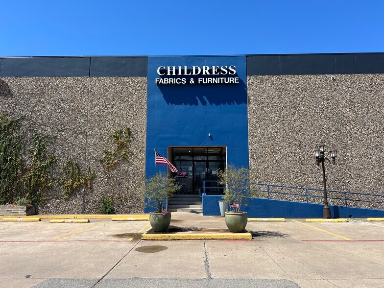 More Photos Of 15201-15207 Midway Rd, Addison Distribution For Lease