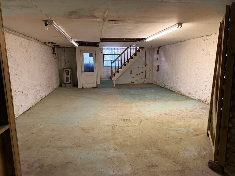 More Photos Of 17 Wall St, Norwalk General Retail For Sale