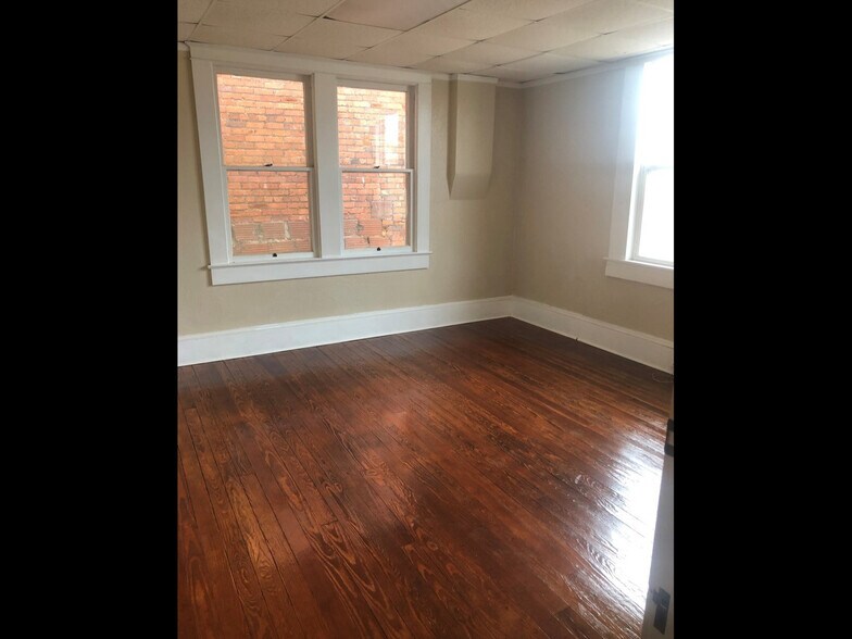 More Photos Of 15-17 E Magnolia Ave, Eustis Office For Lease