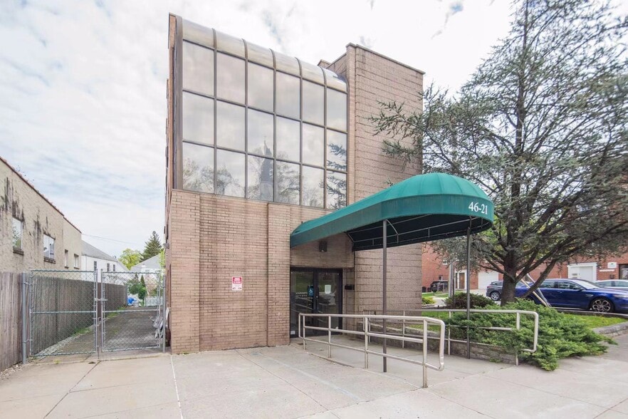 More Photos Of 4621 Little Neck Pky, Little Neck Office Residential For Sale