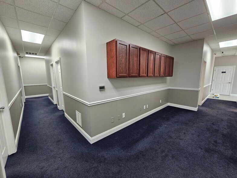 More Photos Of 913 Gulf Breeze Pky, Gulf Breeze Storefront Retail Office For Sale