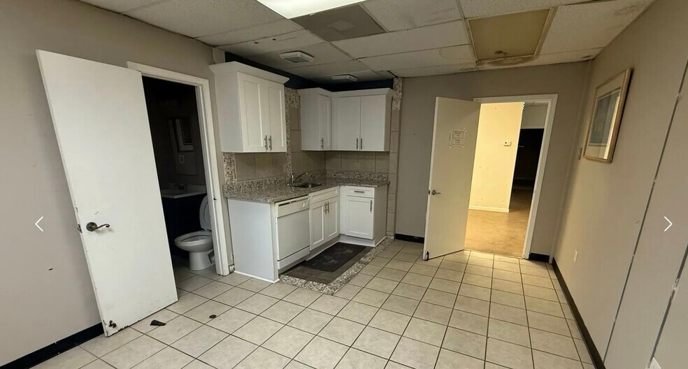 More Photos Of 5799 New Peachtree Rd, Doraville Storefront Retail Office For Lease