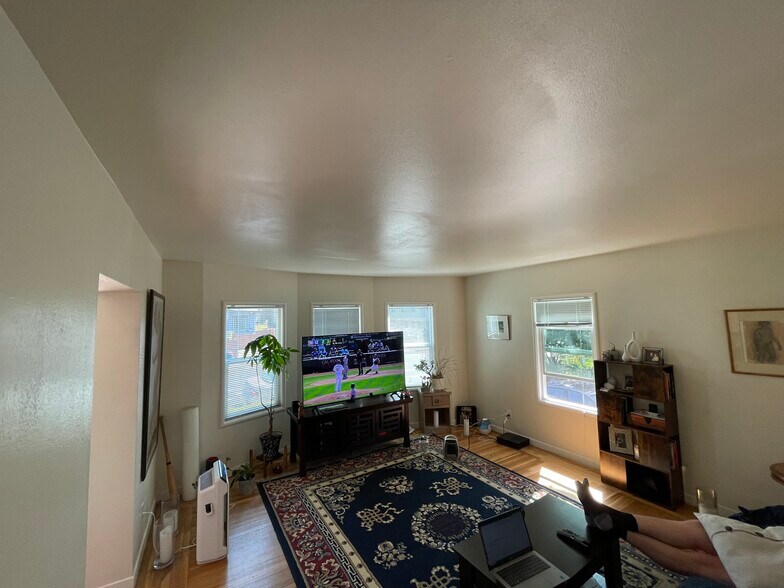 More Photos Of 740-744 Alcatraz Ave, Oakland Apartments For Sale