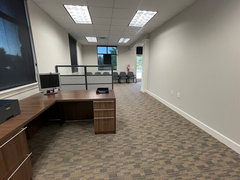 More Photos Of 20008 Champion Forest Dr, Spring Office For Sale