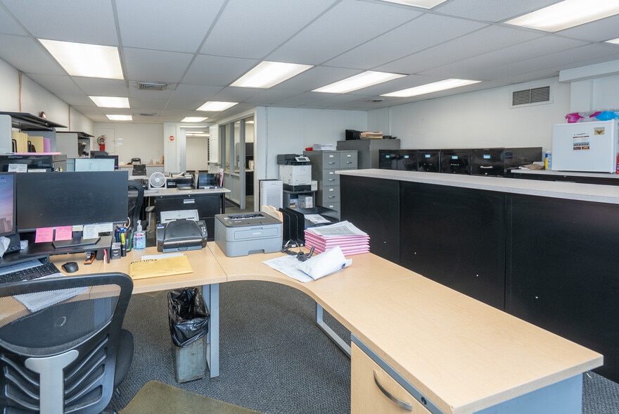 More Photos Of 21800 Gratiot Ave, Eastpointe Auto Dealership For Sale