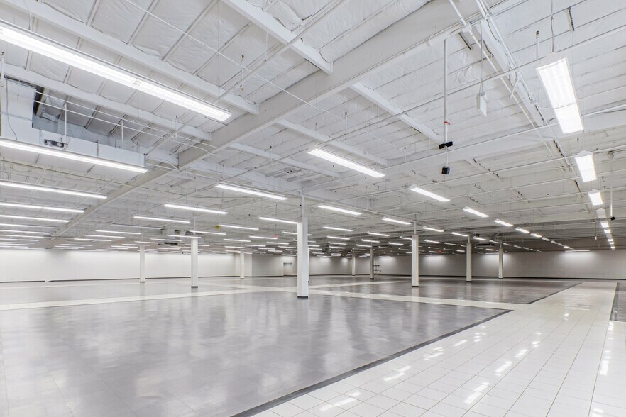More Photos Of 3660 S 16th Ave, Tucson Department Store For Lease