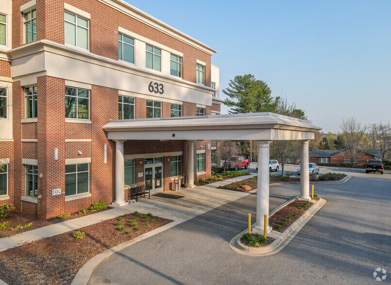 More Photos Of 633 Brookdale Dr, Statesville Medical For Lease