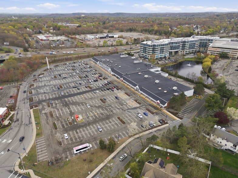 More Photos Of 2 Elm St, Woburn Freestanding For Lease