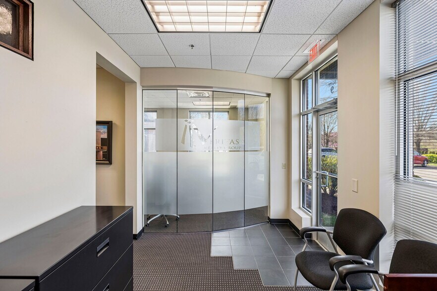 More Photos Of 8115 Isabella Ln, Brentwood Loft Creative Space For Sale