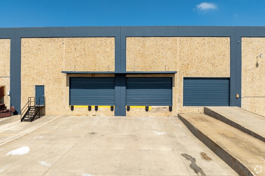 More Photos Of 2213 E Pioneer Dr, Irving Manufacturing For Lease