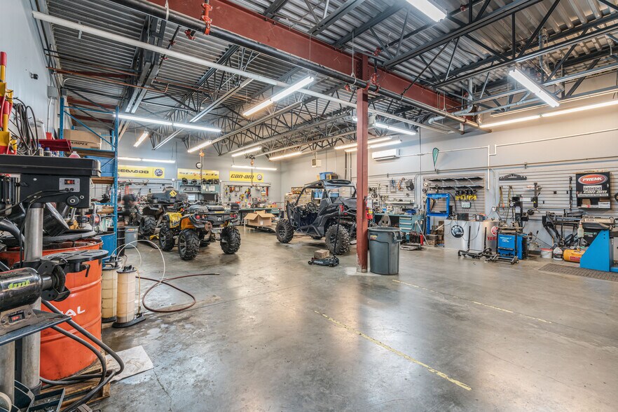 More Photos Of 1030 Oyster Drive Dr, Ladysmith Freestanding For Sale