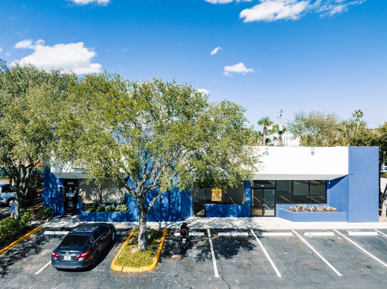 More Photos Of 209 W Hillsboro Blvd, Deerfield Beach General Retail For Lease