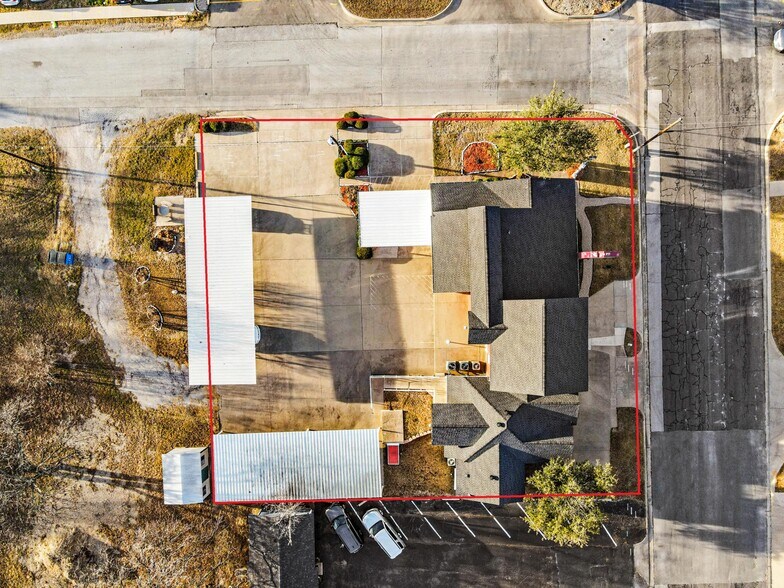 More Photos Of 145 NW Ellison St, Burleson Freestanding For Sale