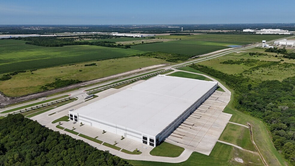 More Photos Of 601 W Pleasant Run Rd, Wilmer Distribution For Lease