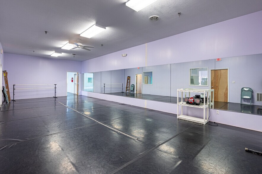 More Photos Of 1366 S Wabash St, Wabash Office For Sale