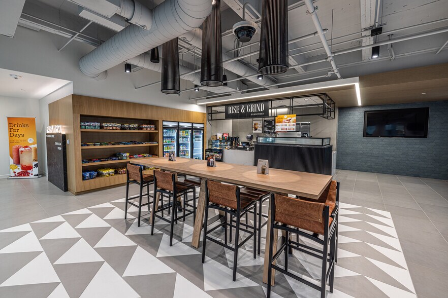 More Photos Of 1501-1507 Lyndon B Johnson Fwy, Dallas Unknown For Lease