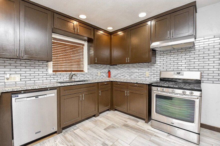 More Photos Of 4916 Old Spanish Trl, Houston Flex For Lease