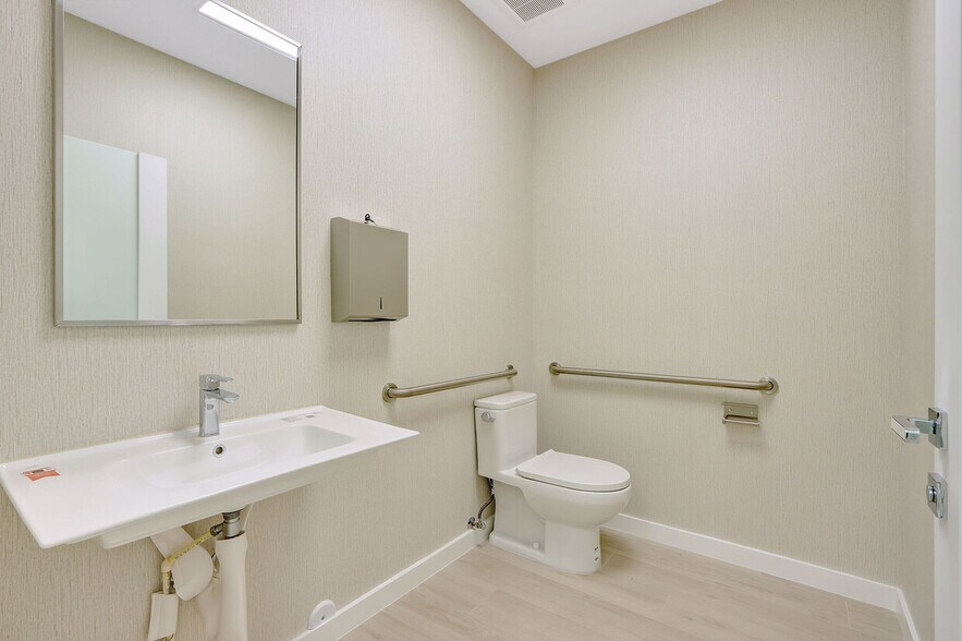 More Photos Of 6767 NE 2nd Ave, Miami Warehouse For Sale