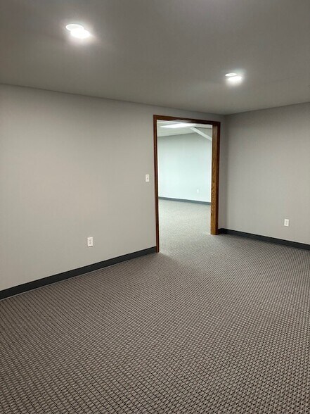 More Photos Of 10 Stover Dr, Carlisle Warehouse For Lease