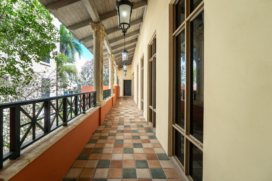 More Photos Of 197 S Federal Hwy, Boca Raton Office For Lease