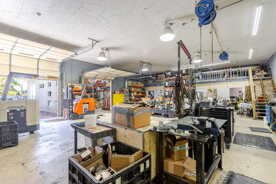 More Photos Of 138 Massey St, Fort Mill Light Manufacturing For Lease