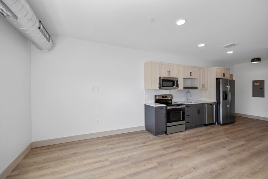 More Photos Of 27 S Squirrel Rd, Auburn Hills Coworking Space