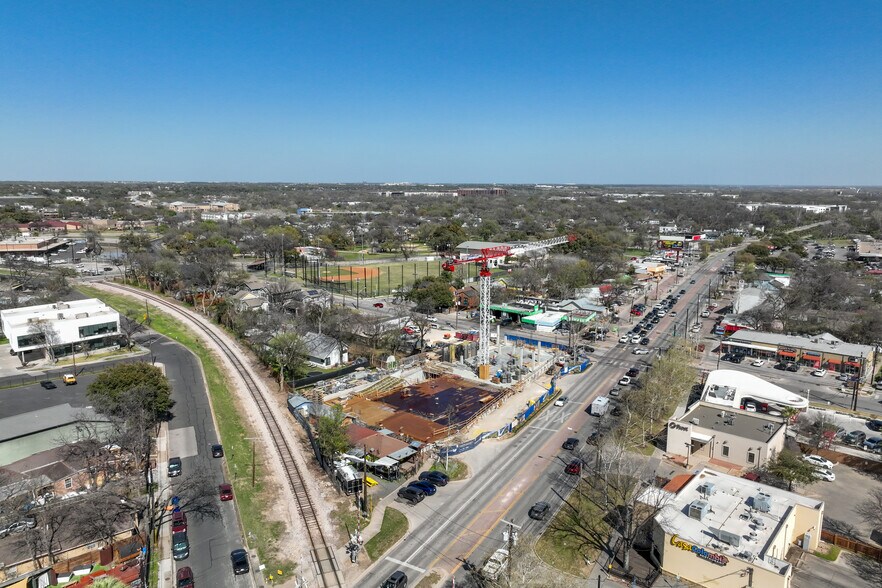 More Photos Of 2422 E 7th St, Austin Office For Lease