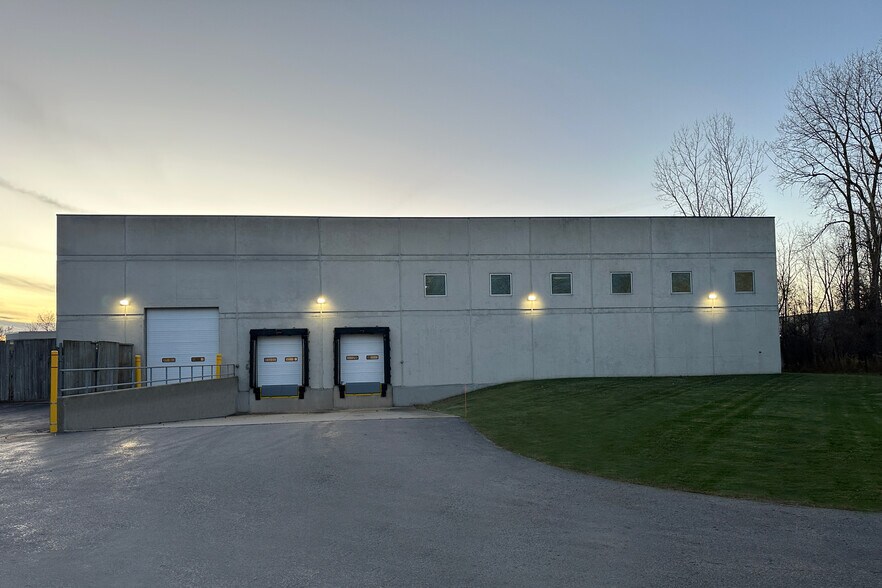 More Photos Of 500 Creekside Dr, Amherst Light Distribution For Lease